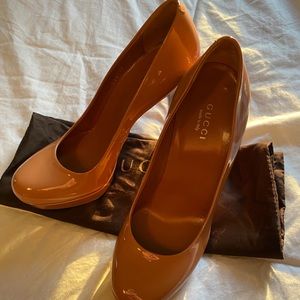 Gucci Nude/Tan Heels